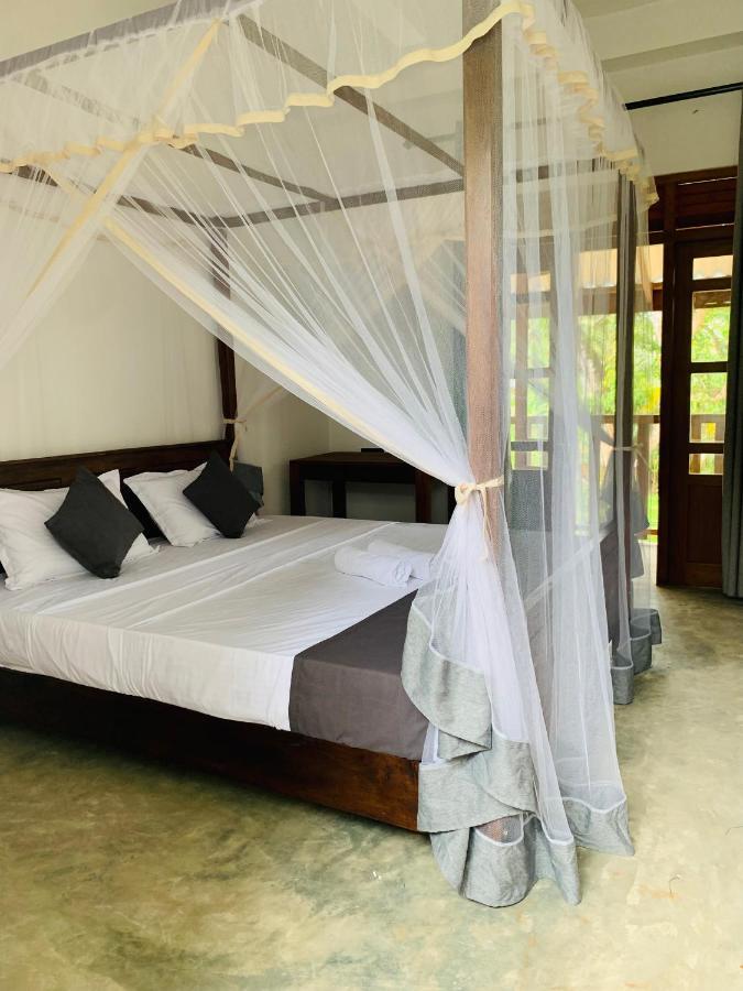Pearl Gardens Midigama Hotel Exterior photo